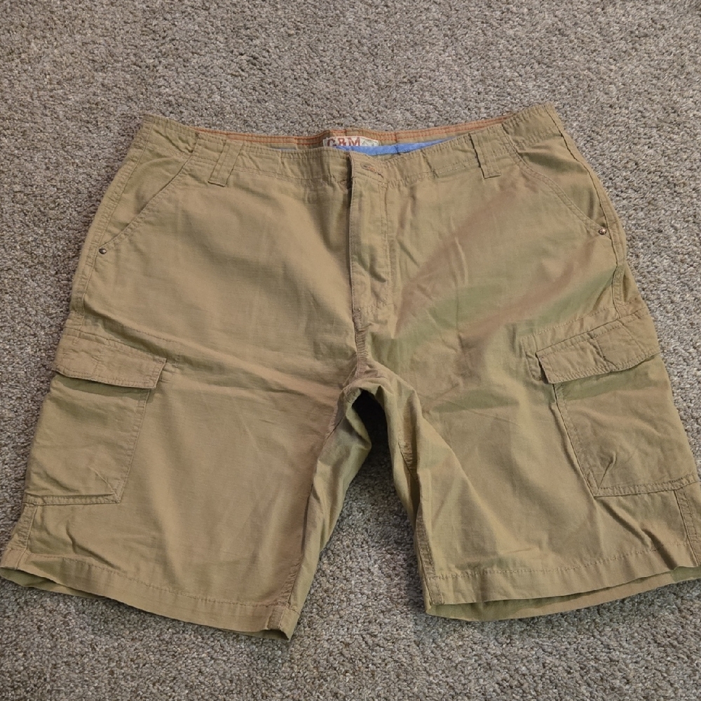 Men's Classic Tan Cargo Shorts